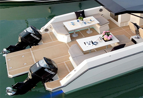 Mantenimiento de embarcaciones en barcelona, pintores antifouling, reparación cubiertas y cascos de fibra, pulidos gel-coat, etc.