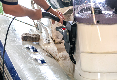 precio mantenimiento de barcos en Barcelona, Mantenimiento de embarcaciones, pintores antifouling, reparación cubiertas y cascos de fibra, pulidos gel-coat, etc.